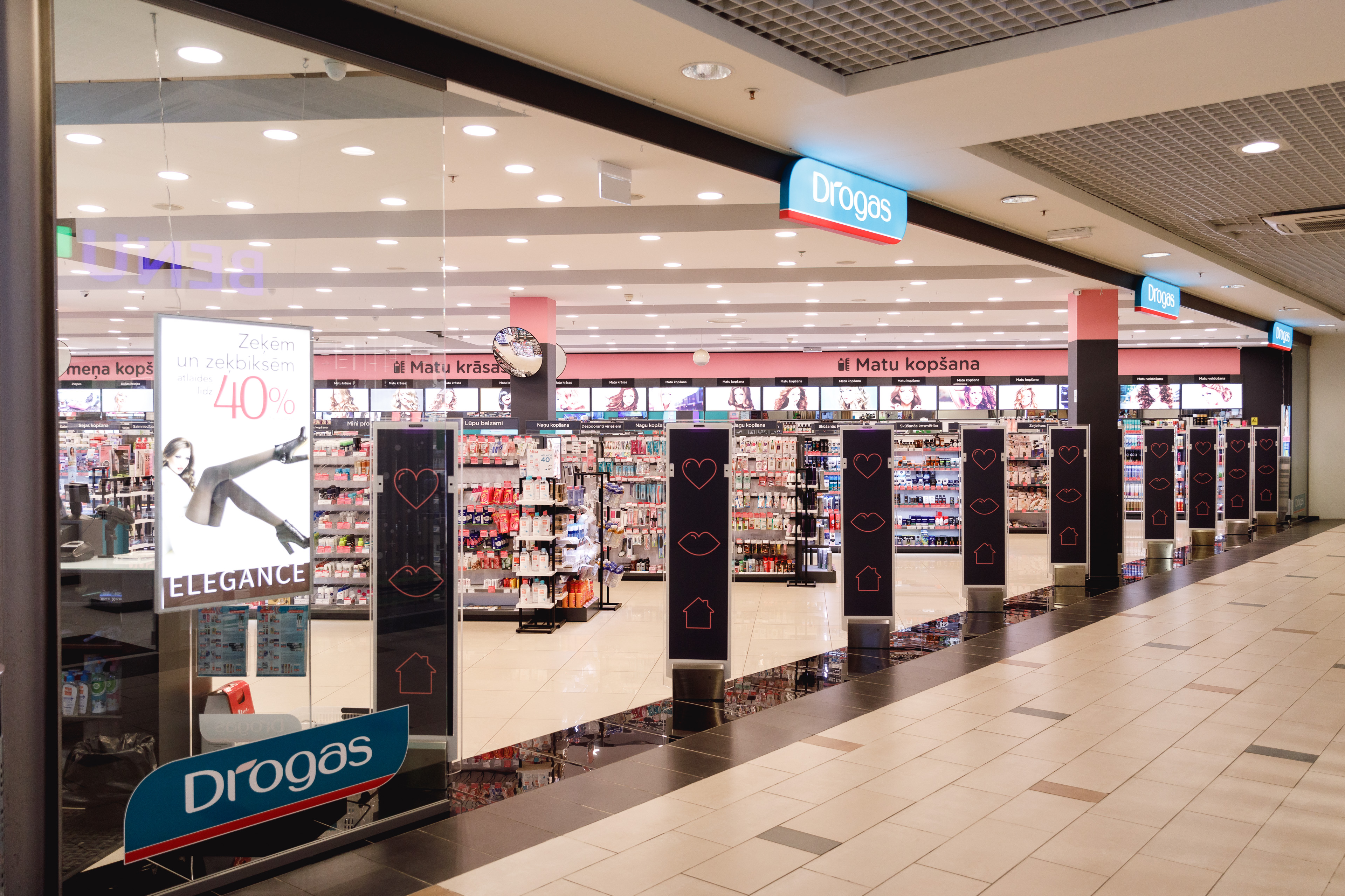 Drogas retail location in shopping center